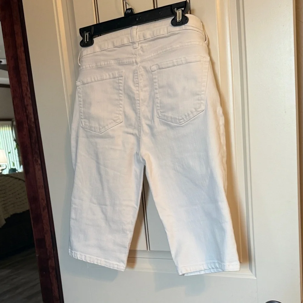 Jones New York White Women's Shorts
